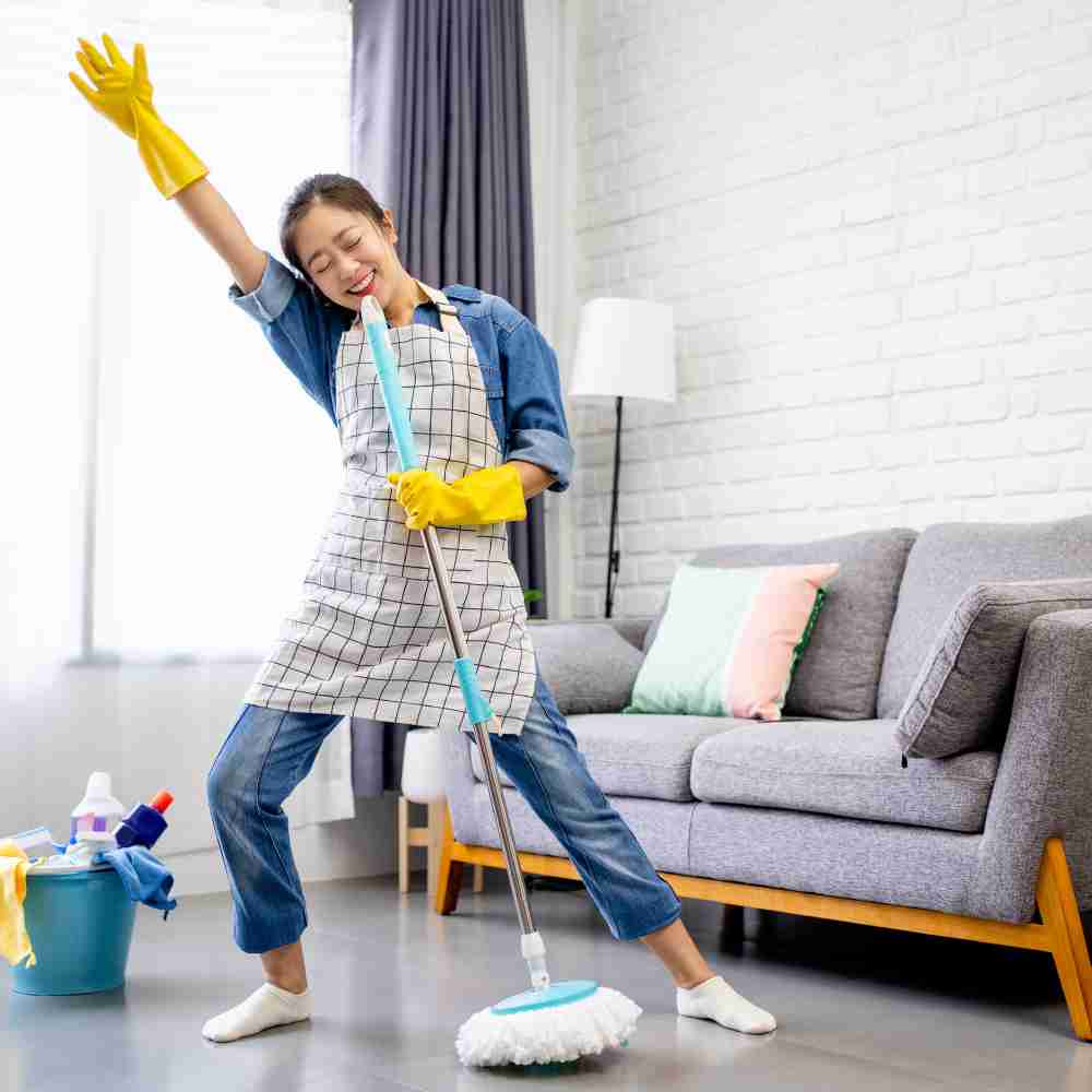 girl cleaning 1000x1000 1